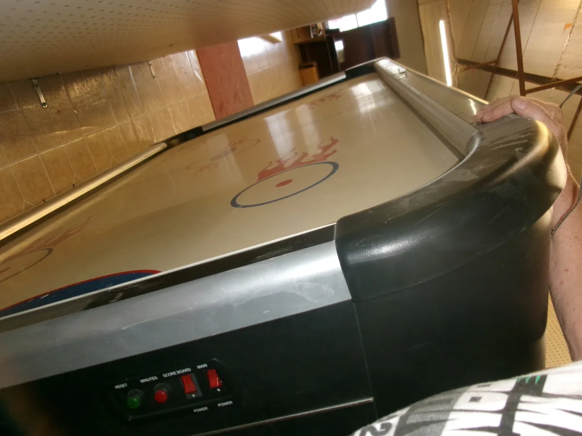 AIR HOCKEY TABLE