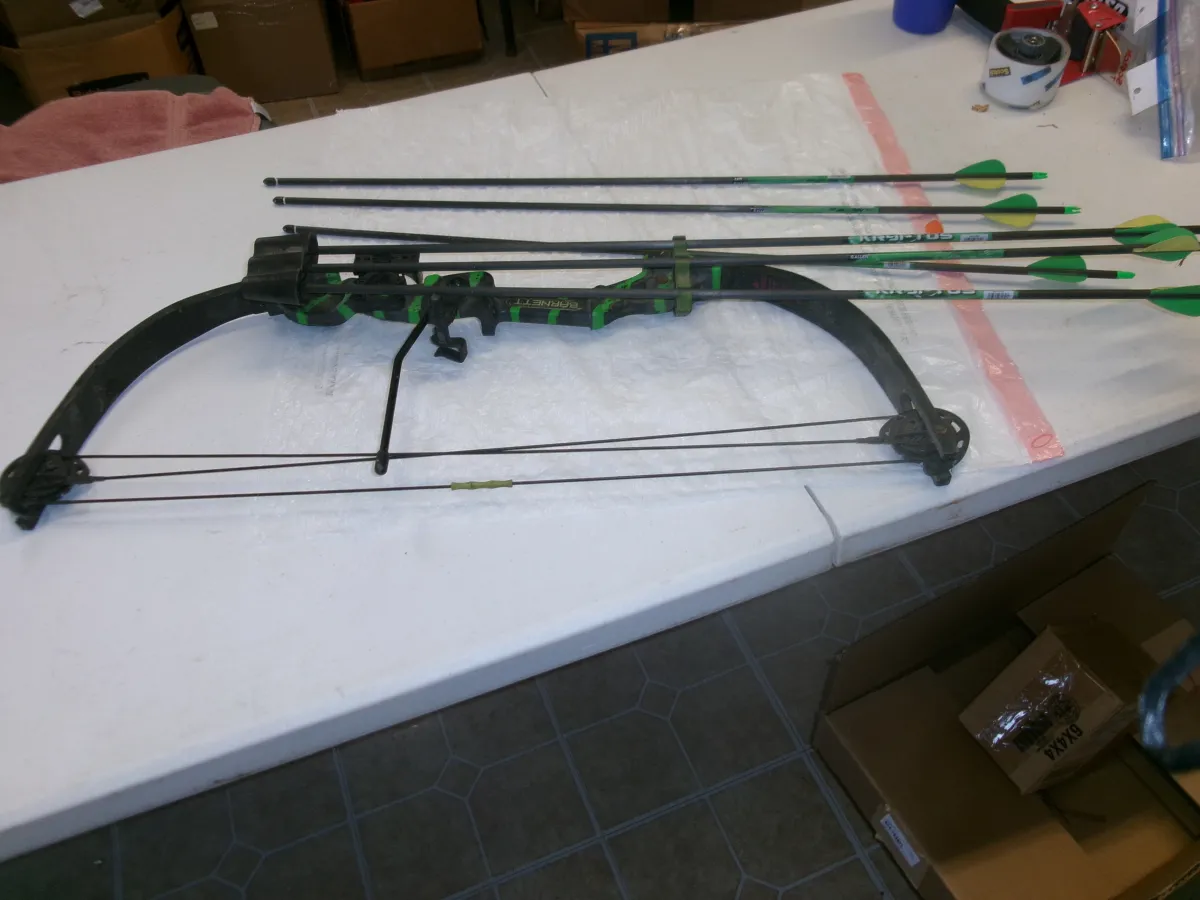Barnett Tomcat 2 Youth Compound Bow Set-Camo Right-Handed Archery Kit