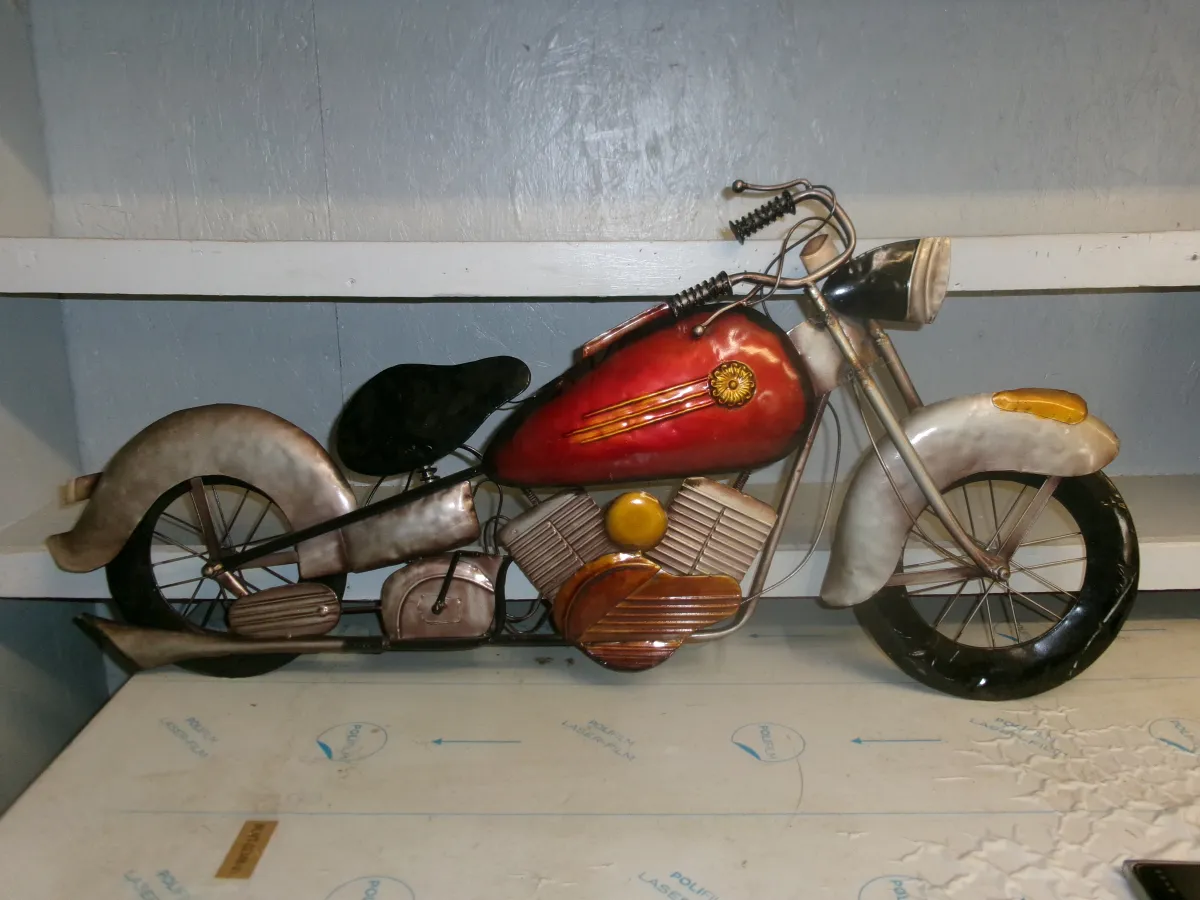 Vintage-Style 3D Metal Motorcycle Wall Sculpture / Art Accent