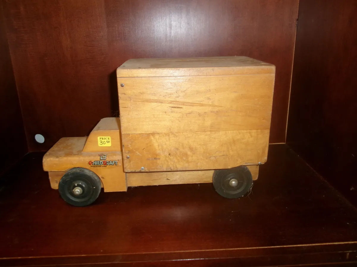 COLLECTIBLE TOY TRUCK LOT
