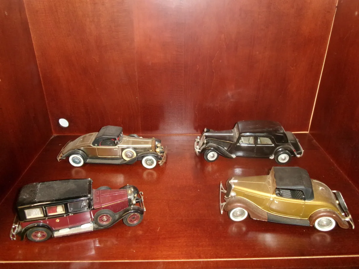 Vintage Classic Die-Cast Automobile Display Models Lot - 4 Pieces